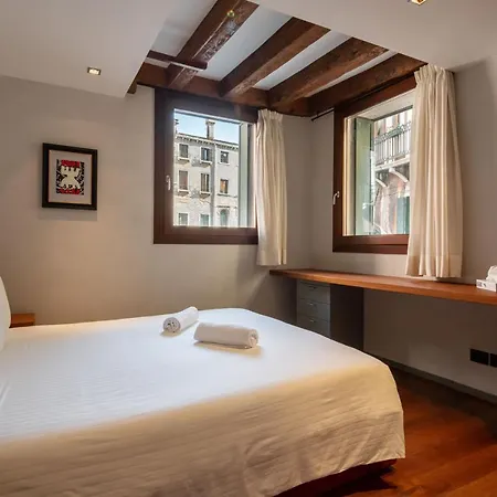 Ve.n.i.ce Cera San Moise Venedig