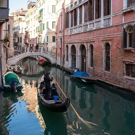 Apartment Cera San Moise Venice