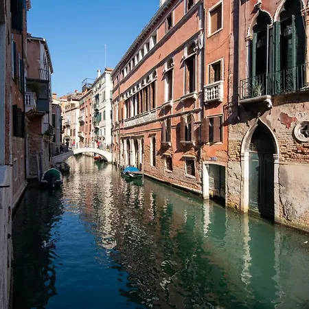 Cera San Moise Daire Venedik