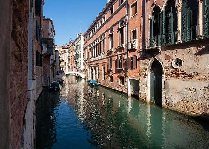 Cera San Moise Daire Venedik